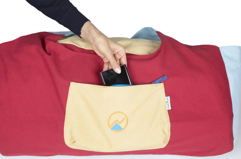 JoYnWell yoga bag with Large front Zip pocket for phone towel.webp