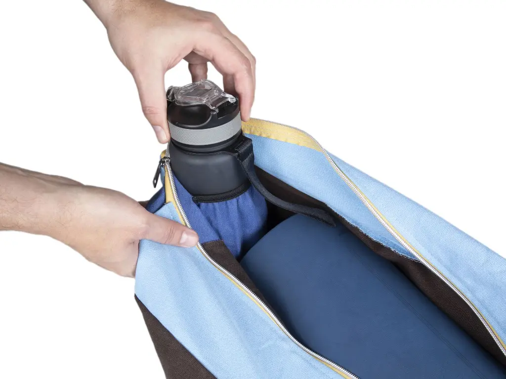 Joynwell yoga mat carrier with pocket for water bottle.webp